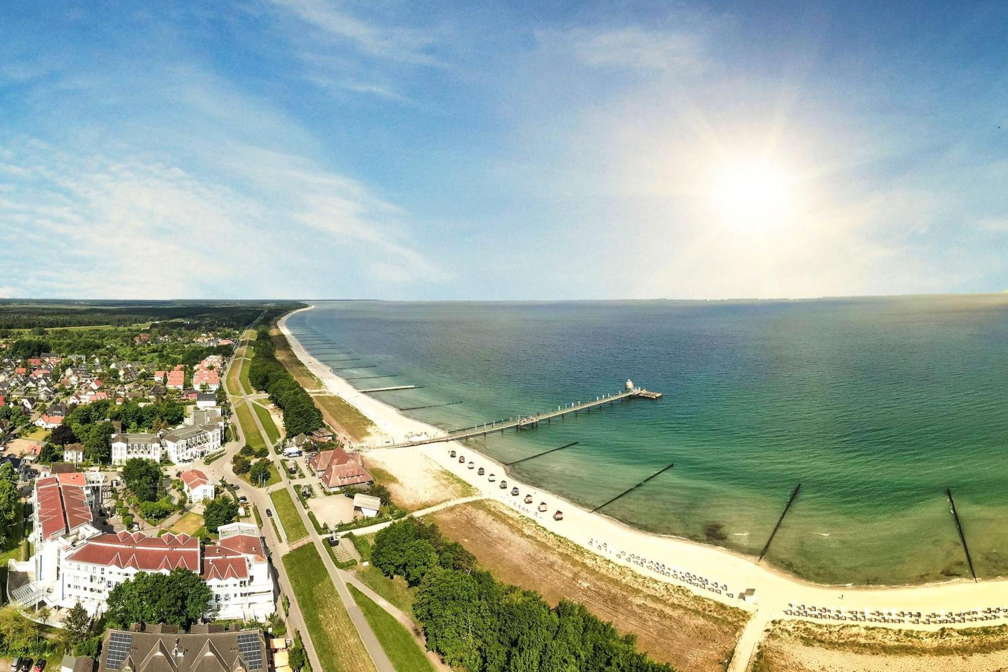 Leuchtturm An Der Seebruecke Zingst Exterior photo